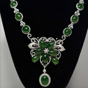 18 k gold Natural A jadite necklace with diamonds